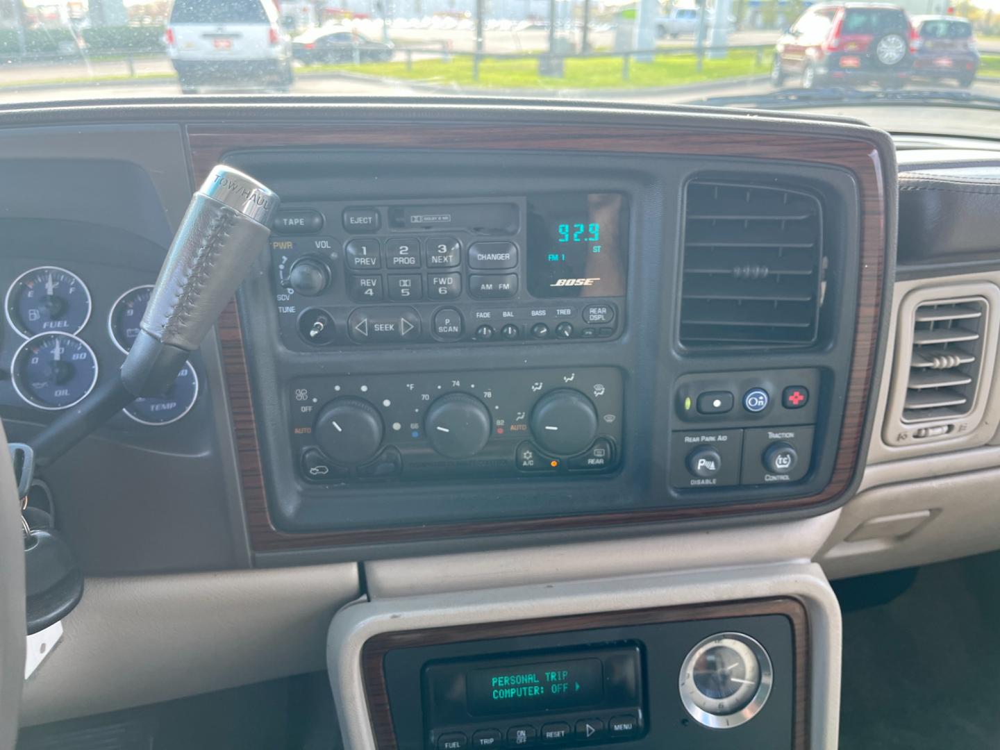 2002 white /TAN Cadillac Escalade 2WD (1GYEC63T62R) with an 5.3L V8 OHV 16V engine, 4-Speed Automatic Overdrive transmission, located at 14700 Tomball Parkway 249, Houston, TX, 77086, (281) 444-2200, 29.928619, -95.504074 - Photo#14